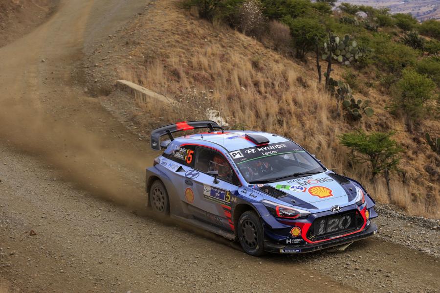  Hyundai i20 Coupe WRC 2017 года  (фото 8 из 18)